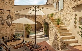 LA FUGUE -Demeure historique située dans un château fort -Proche de UZES et NIMES